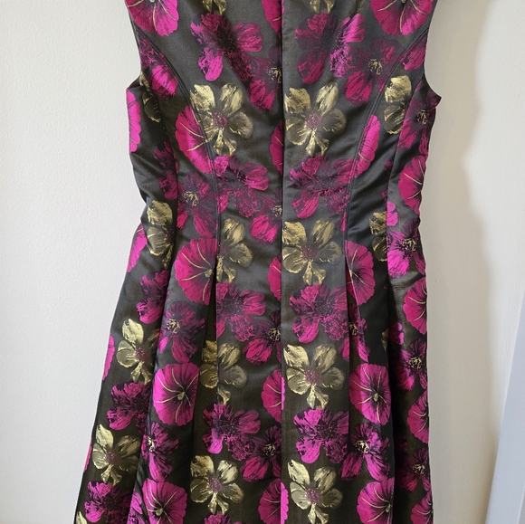 Size 12 Womens specialty dress - Picture 4 of 5